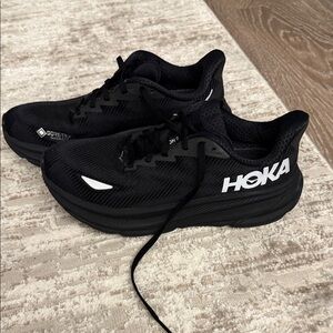 Hoka Black Clifton 9 Sneakers